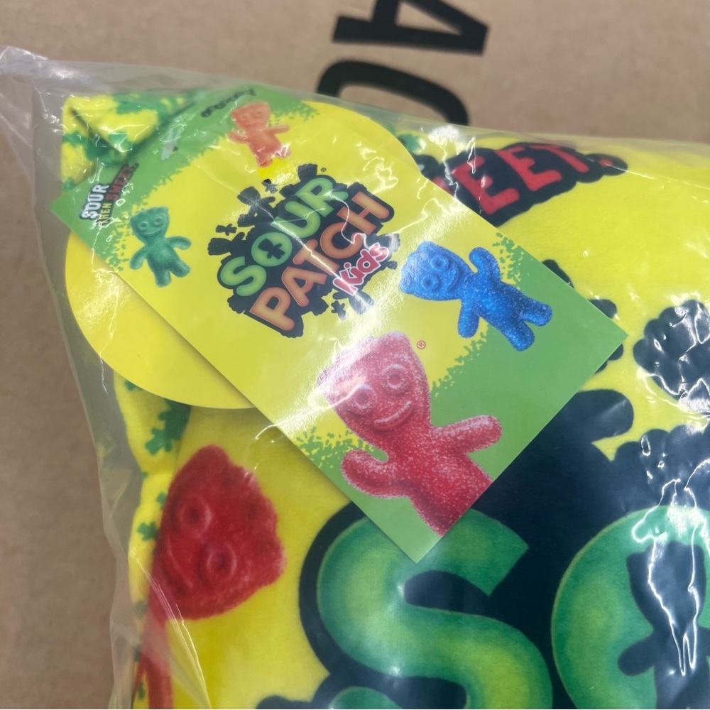 Sour Patch Kids Fleece Pillow Filled 5 Plush Sour Patch Kids NWT 12x18inches - Picture 3 of 3